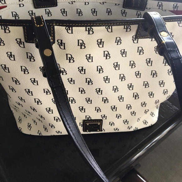 Dooney & Bourke shoulder bag - Picture 2 of 6